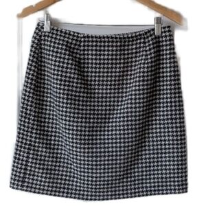 Vintage Classic Black and White Houndstooth Wool Skirt Size 8